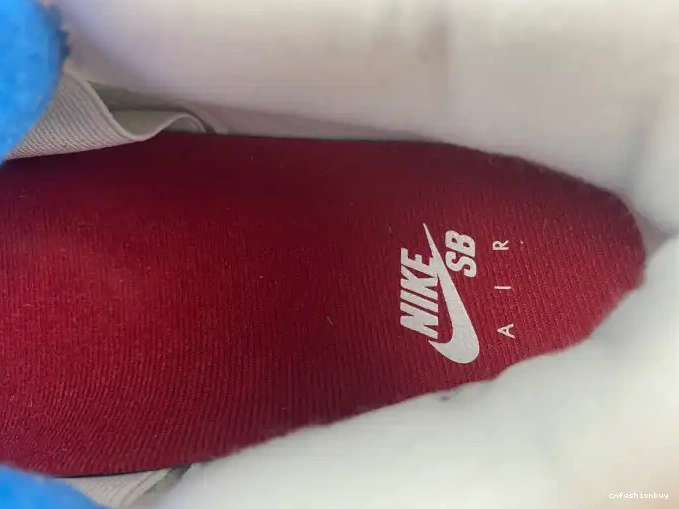 DR5415-104 Retro Jordan SB 4 0704